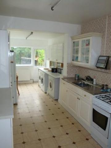 			WHOLE HOUSE, 5 Bedroom, 1 bath, 1 reception House			 Ridge Hill, GOLDERS GREEN